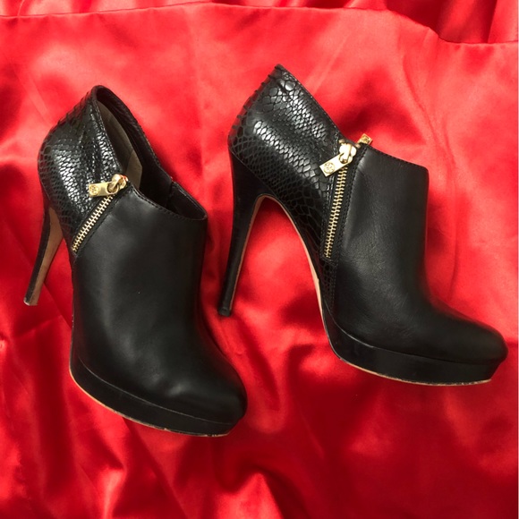 💥 Final Chance Before it’s GONE!!💥 MICHAEL Michael Kors Leather Ankle Boots🖤✨ - Picture 2 of 14